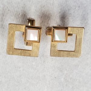 Vintage Mother Of Pearl Gold Tone Cuff Links Pat Pend. 3/4" Pre-owned Condition